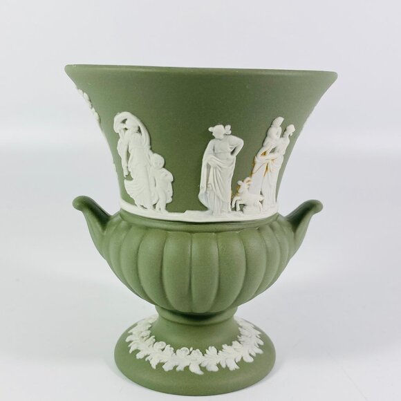 Vintage 70's Wedgwood Jasperware Green Sage Small Urn Vase England - Picture 1 of 7